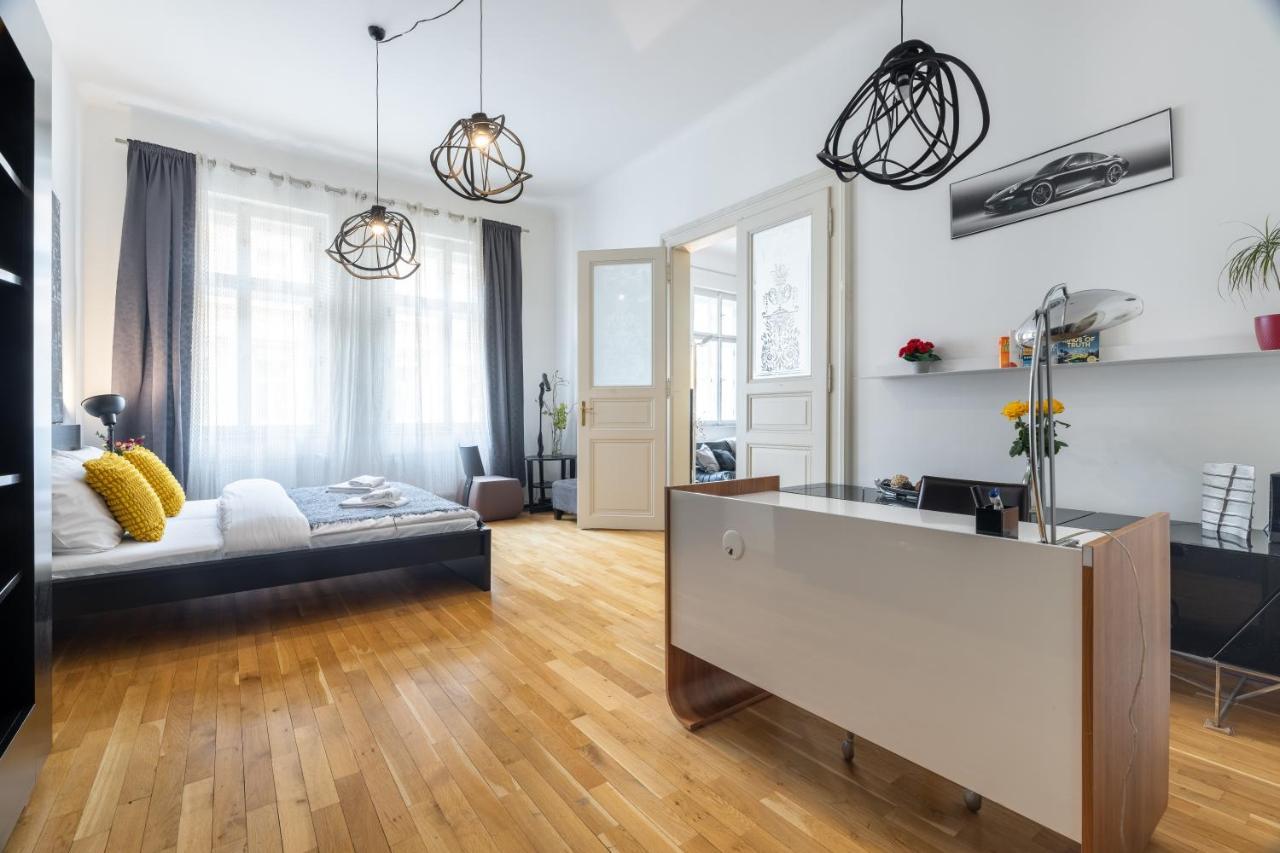 Lesser Town Apartment Melnicka By Easybnb Prag Exteriör bild